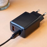 Akashi - Prise secteur Double USB noir