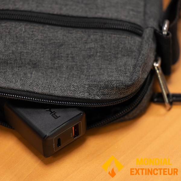 Akashi - Prise secteur Double USB noir