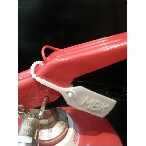 Pack of 100 yellow plastic seals to be used without pliers