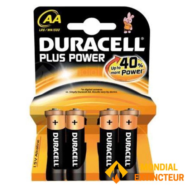 Pakuotė su 20 lizdinių plokštelių po 4 DURACELL 1,5 V LR06 baterijas